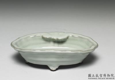 图片[2]-Flowerpot with four legs and linear pattern in green glaze, Qing dynasty, Qianlong reign (1736-1795)-China Archive